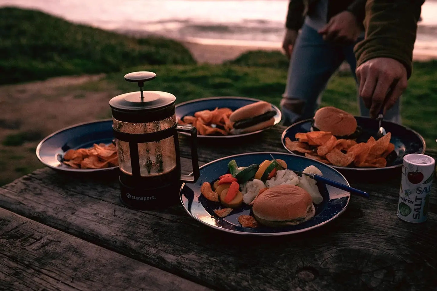 Camping Enamel Tableware Set For Four People Lightweight And Durable