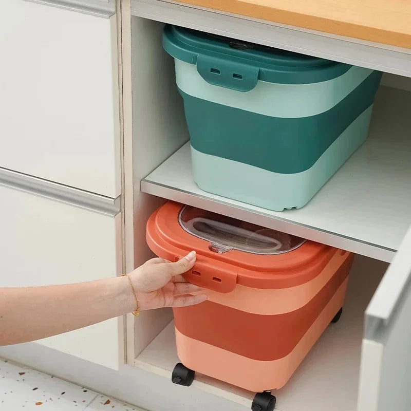 Collapsible Airtight Pet Food Storage Container With Sealed Lid