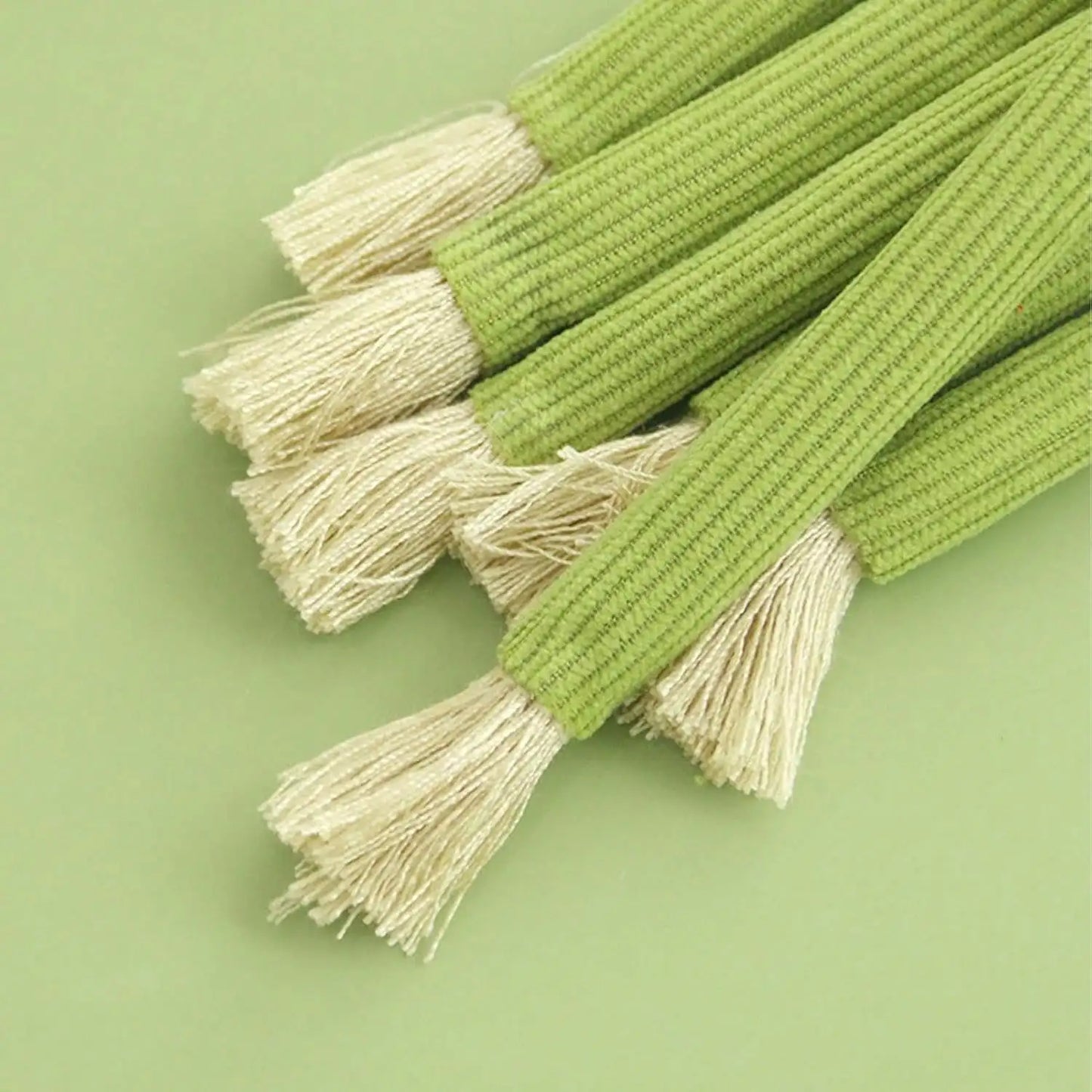 Realistic Celery And Silvervine Cat Toy With Bell Durable